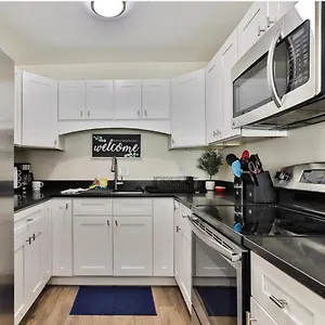 Lovely 2 Bedroom 1 Bathroom Minutes From The Daytona Beach