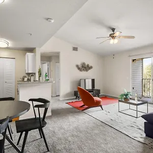 Beautiful 2br W Balcony Pool Gym Tennis Apartment